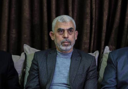 "In Egitto con alcuni ostaggi": l'ultima ipotesi sul capo di Hamas Sinwar