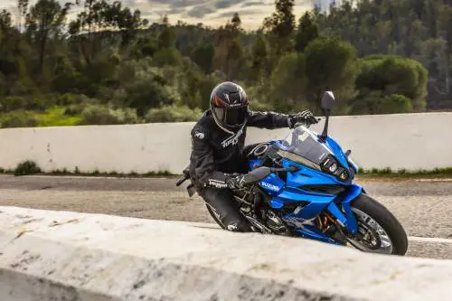 È arrivata in Italia la nuova Suzuki GSX-8R: tutto quello che c'è da sapere