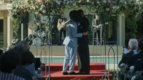 "Hanno censurato un bacio gay". La bufala contro la fiction Rai
