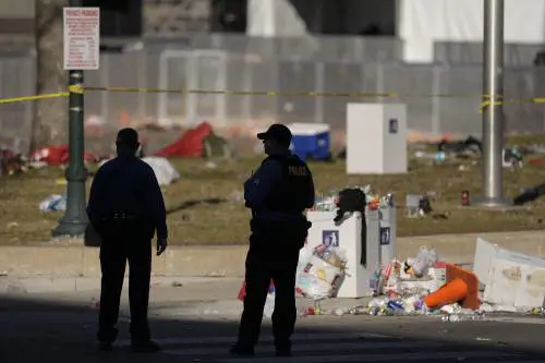 Super Bowl, sparatoria alla festa: un morto e 15 feriti