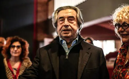 E adesso tutti zitti e Muti