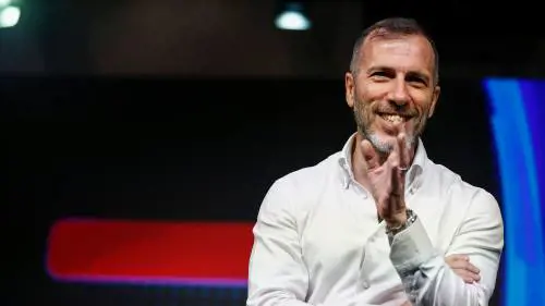Tim alla conta dei piccoli soci sullo scorporo  della rete