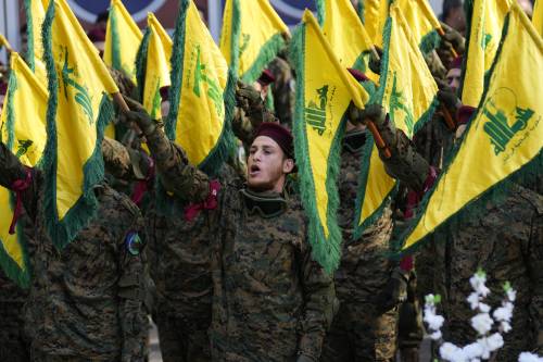 Si infiamma il fronte Nord, Israele avvisa Hezbollah: "Possiamo colpire Beirut". Uccisi due capi miliziani