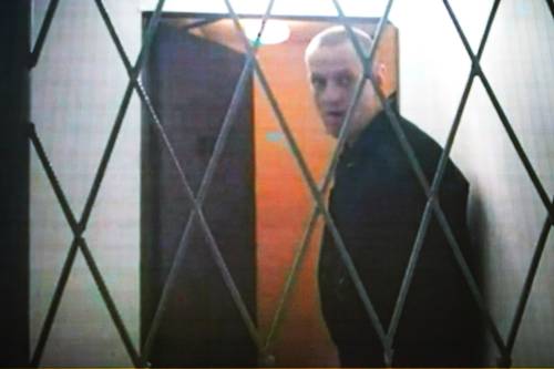 "Malore dopo una passeggiata". Morto in carcere Alexei Navalny