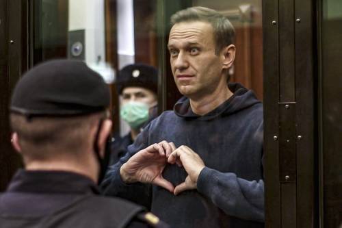 La sfida a Putin, l’avvelenamento, la lotta in carcere: la parabola di Navalny