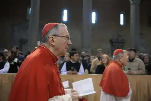 "Episodio di pressione alta". L'indiscrezione sulla salute di Parolin