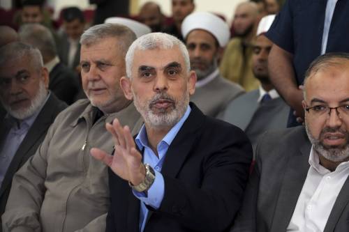 "Cercano un sostituto per Sinwar": l'ultima mossa di Hamas per fermare l'avanzata su Rafah