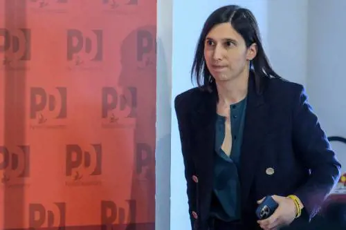 Schlein insegue l'"alleato" Conte sull'autonomia (e tace su De Luca)