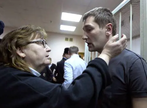 La madre di Navalny attacca Putin: "Rendimi il corpo di mio figlio"