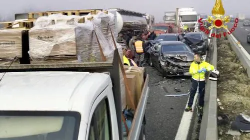 Maxi tamponamento a catena sull'A1: sono decine le auto coinvolte