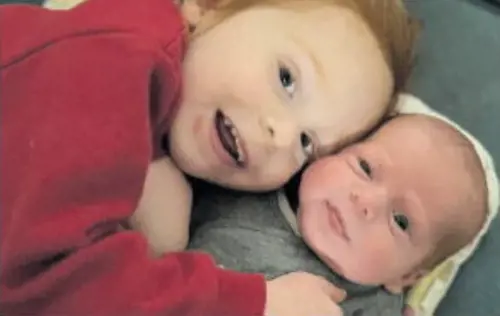 Il video dei piccoli Bibas che indigna Israele. Escalation in Libano, raid aerei a sud di Beirut