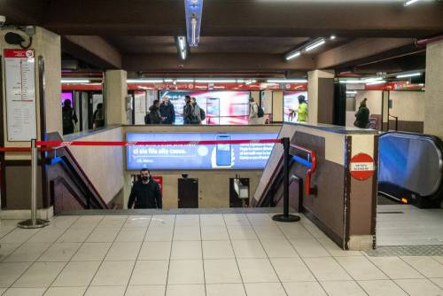 Il suicidio e la brusca frenata: feriti passeggeri nella metro M1 a Milano