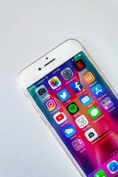 La tv fa ingrassare, i social ti pretendono magro