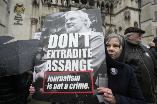 I media Usa: "Possibile un accordo con Assange"