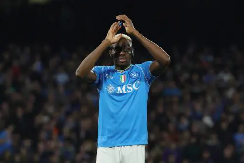 Osimhen non va in Barça e salva il nuovo Napoli. C'è vita in Champions