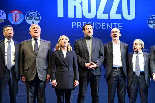 Meloni convince gli italiani. Il sondaggio che gela la sinistra