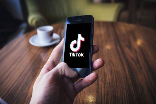 Indagine UE su TikTok. Ma perché si ignora la propaganda woke cinese?