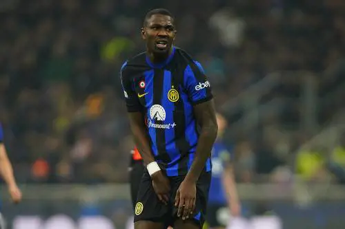 Inter, tegola Thuram: elongazione, quanto starà fermo l’attaccante