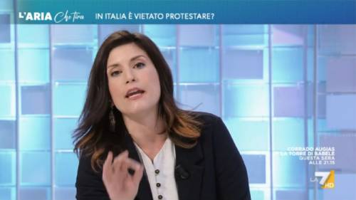 Il delirio green in tv: deturpare monumenti “è arte”