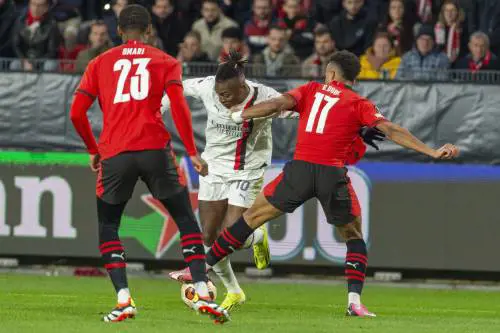 Il Rennes batte il Milan 3-2, ma a fare festa sono i rossoneri che volano agli ottavi