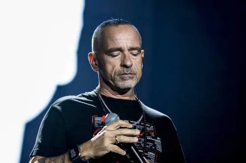 "Non eravamo pronti a salutarti". Grave lutto per Eros Ramazzotti