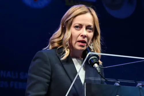 "Nessuno vieta cortei, ma bisogna rispettare le regole". La lezione di Meloni alla sinistra