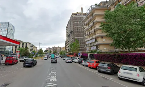 Palermo, guerra alle doppie file: sassaiola contro vigili urbani