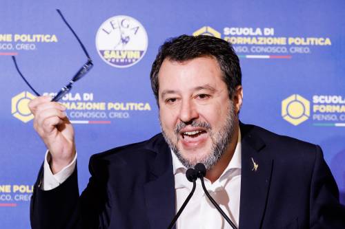 Asse Salvini-Le Pen contro il bis di Ursula. "Meloni la sosterrà?". Attacco contro Macron