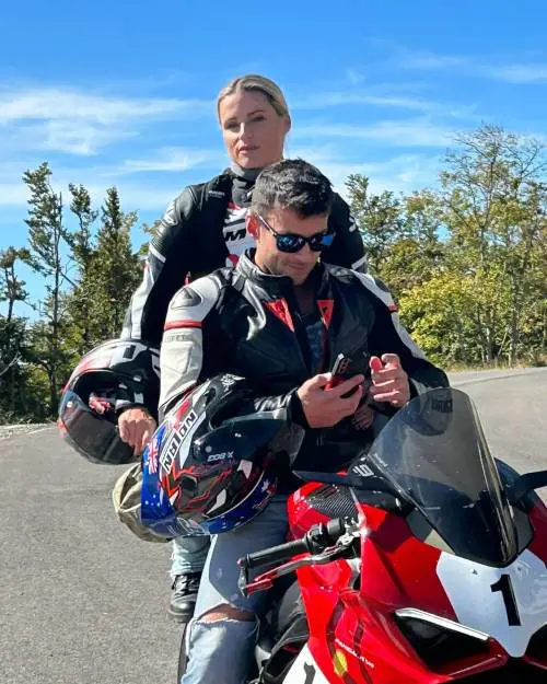 Michelle Hunziker single a Dubai, l'ex Carollo disperato: "Ho amato con tutto il cuore"