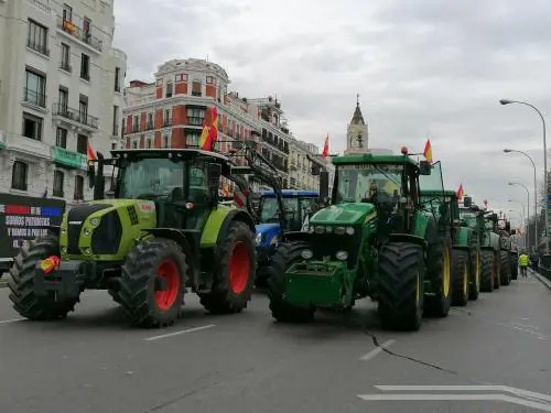 LUe volta le spalle agli agricoltori: arriva l'ok al "ripristino della natura"