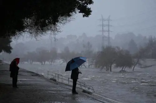 Il Nord Italia nella morsa del maltempo: frane in Liguria, situazione critica in Veneto