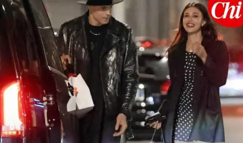 La notte insieme e i paparazzi sotto casa: Belen e Cerella non si nascondo più