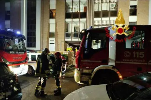 Vigili del fuoco sul luogo dell'incendio