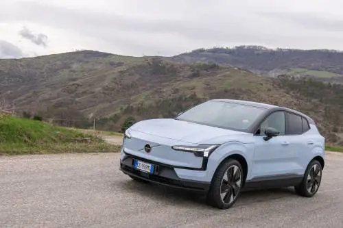 Primo contatto con la EX30, la "piccola" di casa Volvo che vuole fare le cose in grande