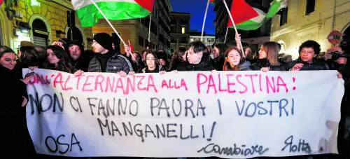 “Organizziamoci nelle scuole contro il governo”. Il nuovo anno scolastico si apre con le rivolte