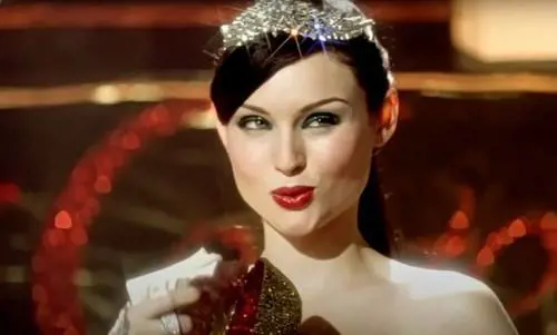 Torna in Italia la regina della dancefloor Sophie Ellis-Bextor. Il suo successo riportato in auge da "Saltburn"