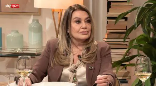 Veronica Lario si confessa. "Trattata da velina ingrata"