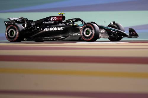 F1 GP Bahrain, prove libere: Mercedes e Ferrari mettono nel mirino la Red Bull