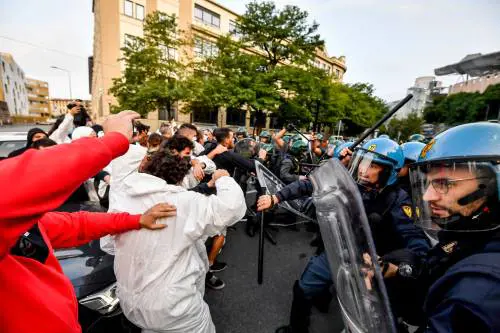 "Espressione di un centrosinistra ipocrita". Gli studenti rossi sbugiardano Sala