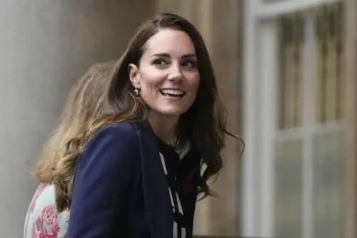"Kate sta bene". Il Palazzo mette a tacere le teorie complottiste sulla salute della principessa