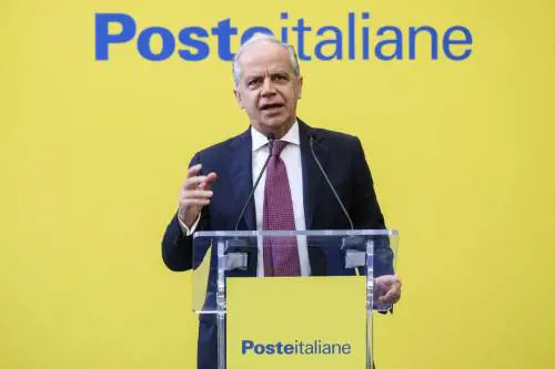 Passaporti alle Poste per risolvere il caos ritardi