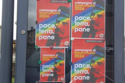 Il dittatore rosso sulla tessera di partito: Rifondazione celebra Lenin