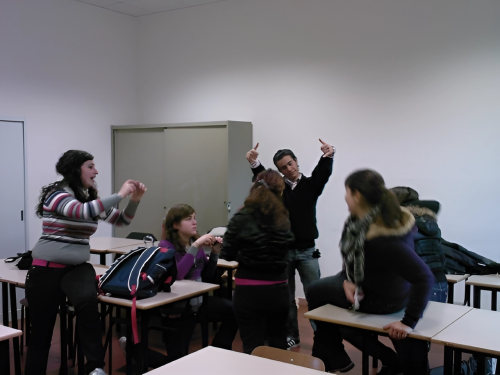 Scuola: arrivano supermulte ai violenti e voto in condotta
