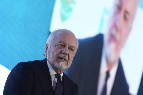 De Laurentiis furibondo: "Il Napoli non parlerà più con Dazn". Cosa è successo