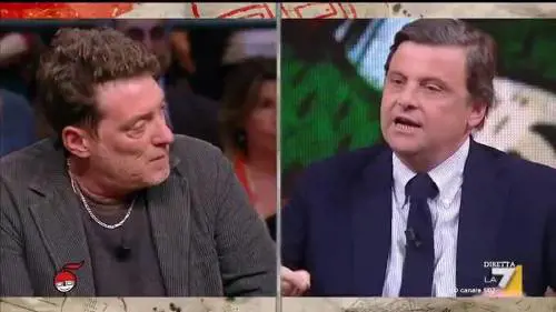 "Criminalizzi le ong", "Vuoi fare entrare tutti i migranti". Bagarre tra Calenda e l'attivista nel 2019