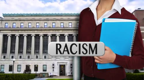 Delirio alla Columbia di New York: il bianco è “portatore di razzismo”