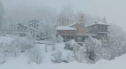 Migliaia di isolati per la neve. Morto un 16enne