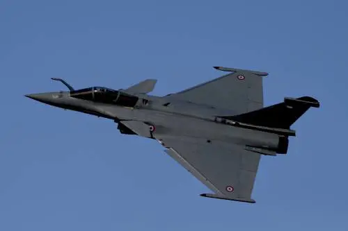 "I caccia Rafale nel mirino di Pechino". La soffiata degli 007 di Macron 