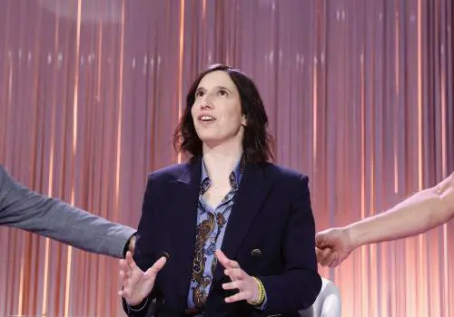 Una valanga giudiziaria e il Pd ora è nel panico. Schlein contro i 5 stelle. "Non prendiamo lezioni"