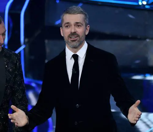 I "grattini" dei fan e l'imbarazzo di Luca Argentero: "Meglio essere severi"